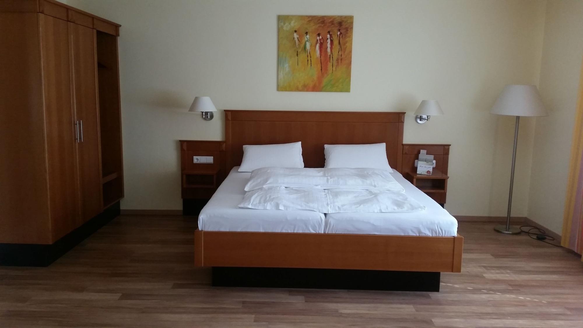 Apartment Hotel Kral - Business Hotel & Serviced Apartments Erlangen Bagian luar foto