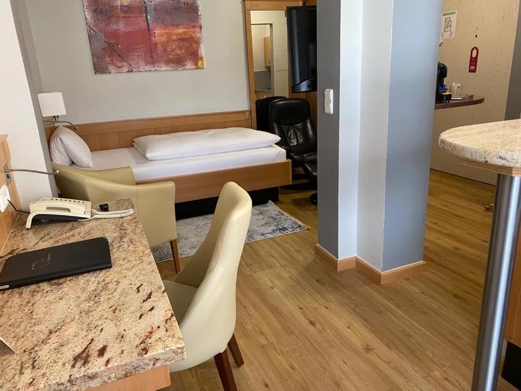 Apartment Hotel Kral - Business Hotel & Serviced Apartments Erlangen Bagian luar foto