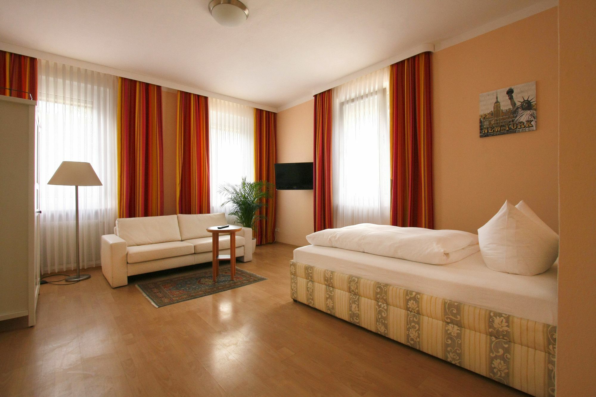 Apartment Hotel Kral - Business Hotel & Serviced Apartments Erlangen Bagian luar foto